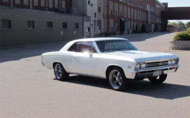 Chevrolet-Chevelle-ss-1967-Metallic-Pearl-White-Black-15