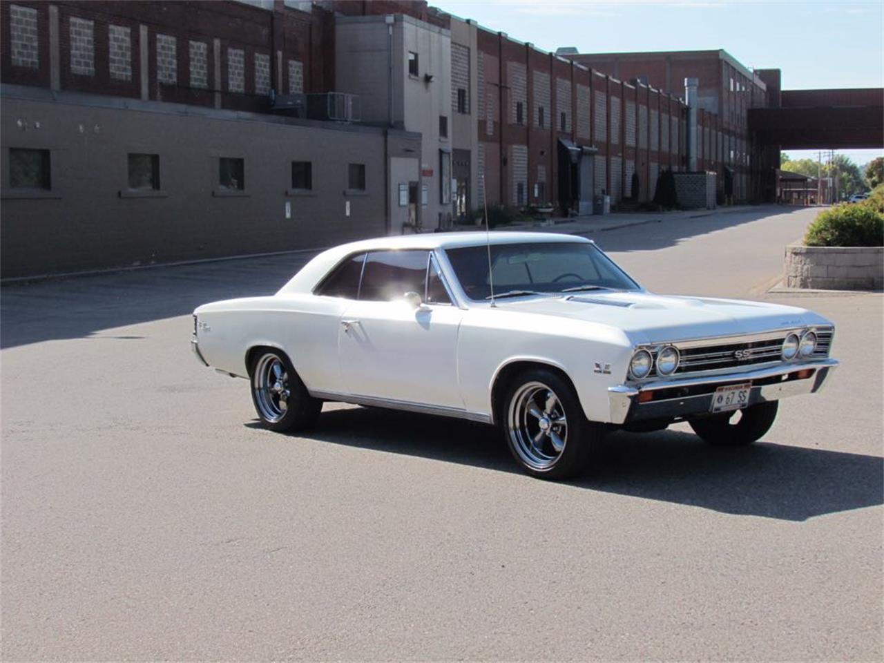 Chevrolet-Chevelle-ss-1967-Metallic-Pearl-White-Black-15