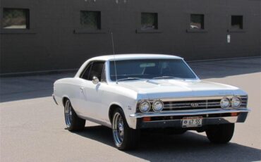 Chevrolet-Chevelle-ss-1967-Metallic-Pearl-White-Black-16