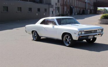 Chevrolet-Chevelle-ss-1967-Metallic-Pearl-White-Black-17