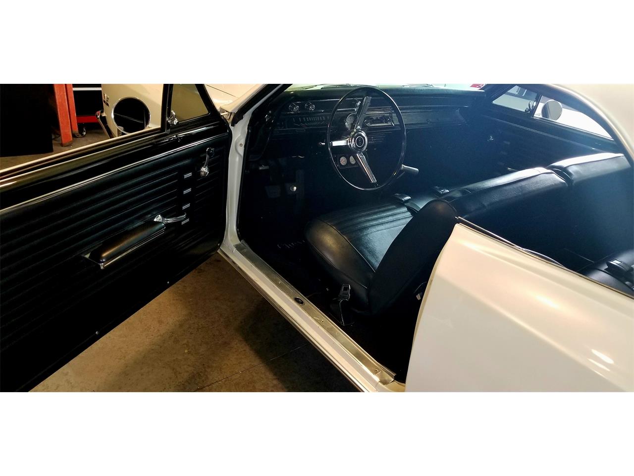 Chevrolet-Chevelle-ss-1967-Metallic-Pearl-White-Black-18