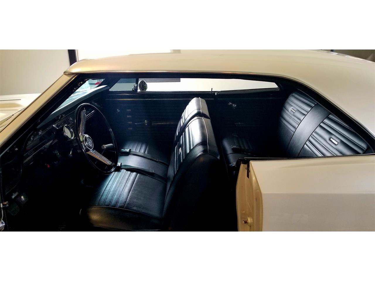 Chevrolet-Chevelle-ss-1967-Metallic-Pearl-White-Black-21