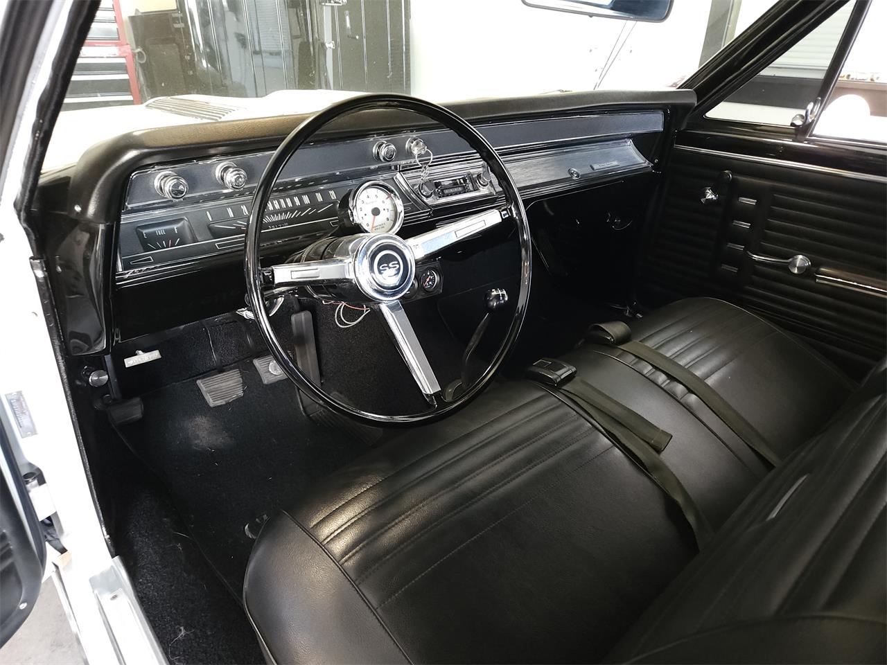 Chevrolet-Chevelle-ss-1967-Metallic-Pearl-White-Black-23