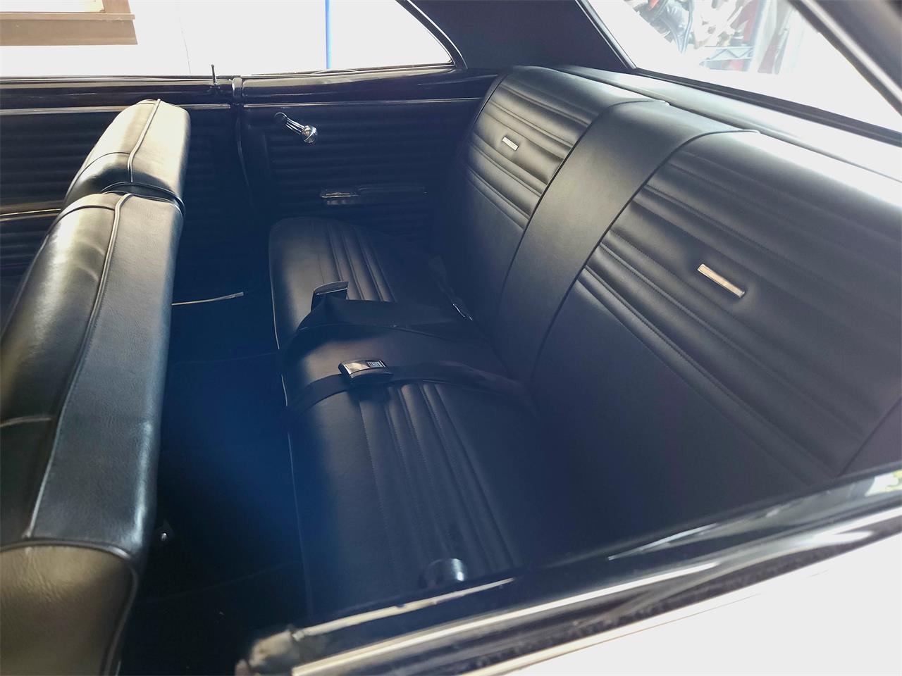 Chevrolet-Chevelle-ss-1967-Metallic-Pearl-White-Black-24
