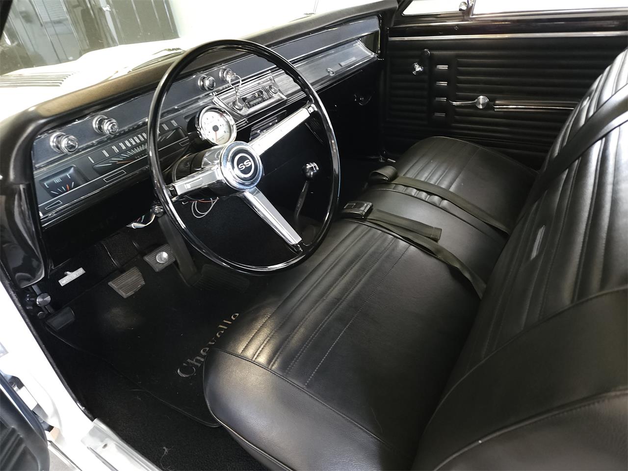 Chevrolet-Chevelle-ss-1967-Metallic-Pearl-White-Black-25