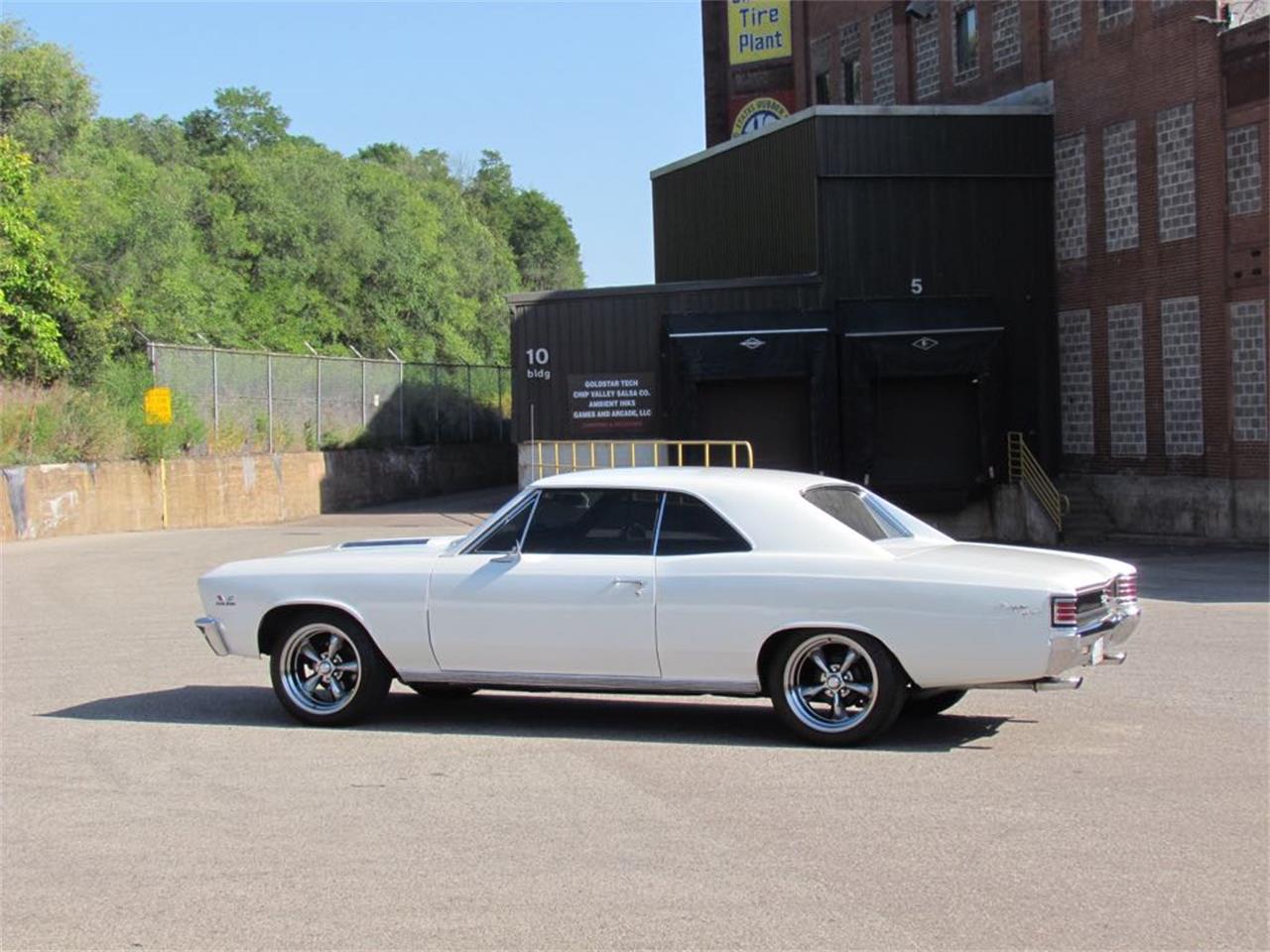 Chevrolet-Chevelle-ss-1967-Metallic-Pearl-White-Black-3