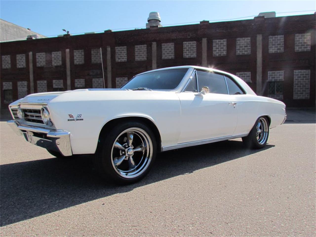 Chevrolet-Chevelle-ss-1967-Metallic-Pearl-White-Black-4