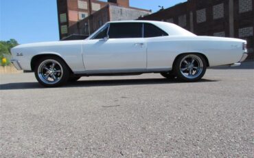 Chevrolet-Chevelle-ss-1967-Metallic-Pearl-White-Black-7