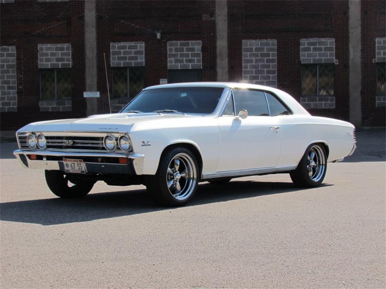 Chevrolet-Chevelle-ss-1967-Metallic-Pearl-White-Black-8