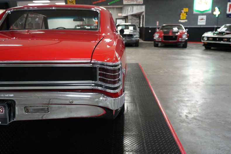 Chevrolet-Chevelle-ss-1967-Red-Black-37