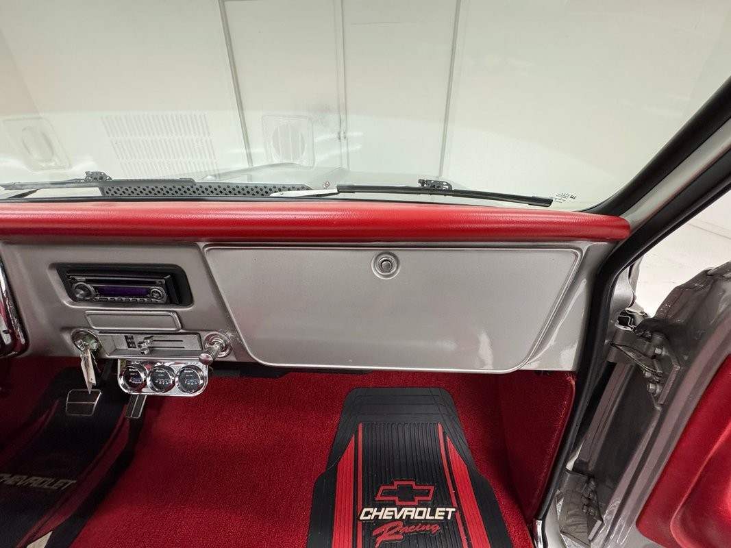 Chevrolet-Cheyenne-1969-Pickup-Truck-37