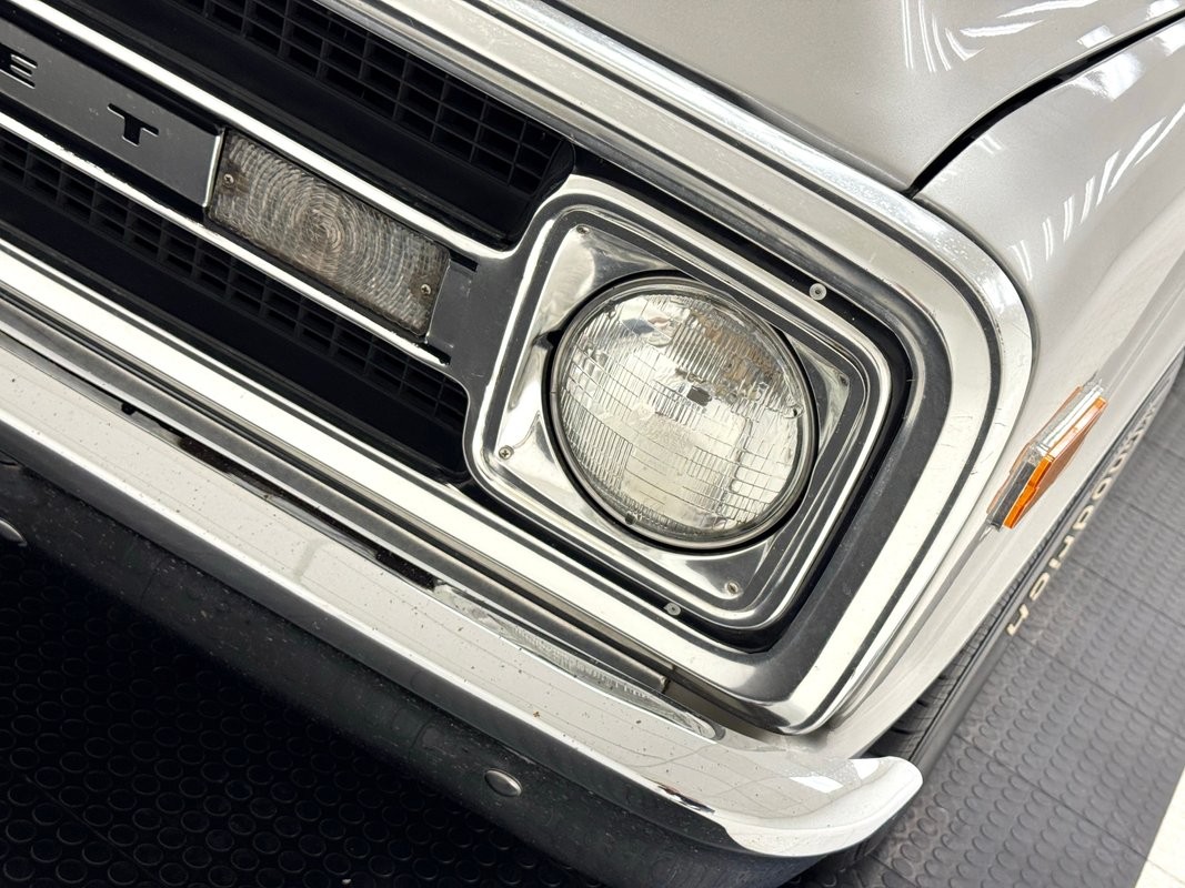 Chevrolet-Cheyenne-1969-Pickup-Truck-9