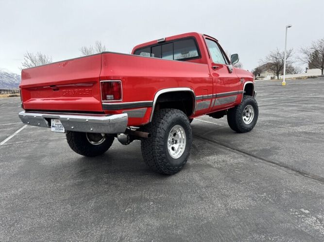 Chevrolet-Ck-1984-Red-Black-9