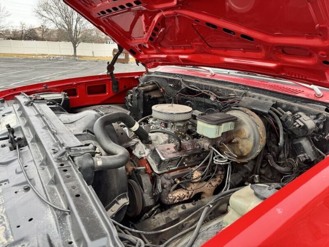 Chevrolet-Ck-1984-Red-Black