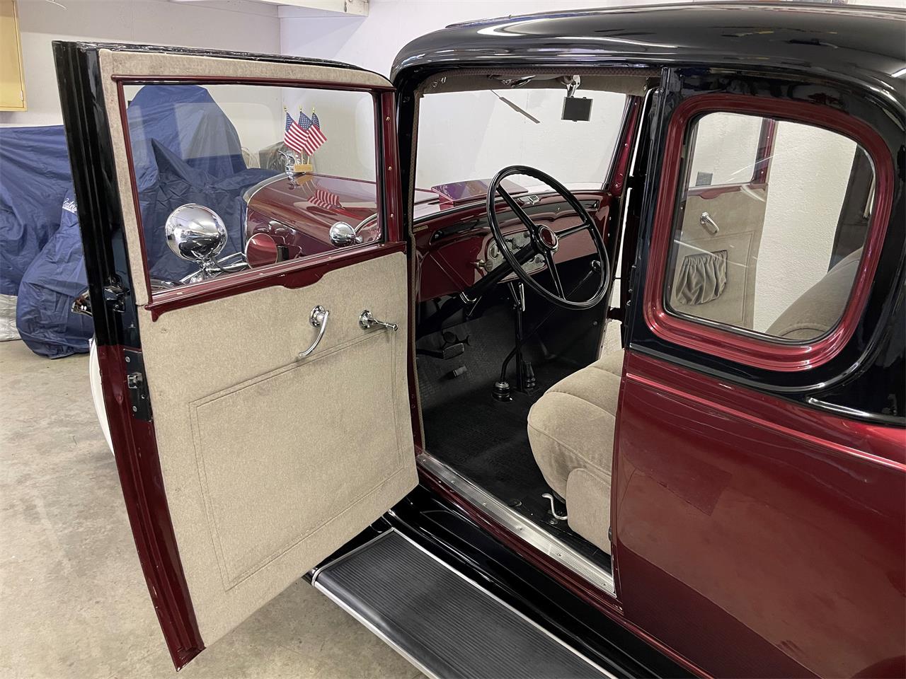Chevrolet-Confederate-1932-Maroon-and-Black-Gray-1