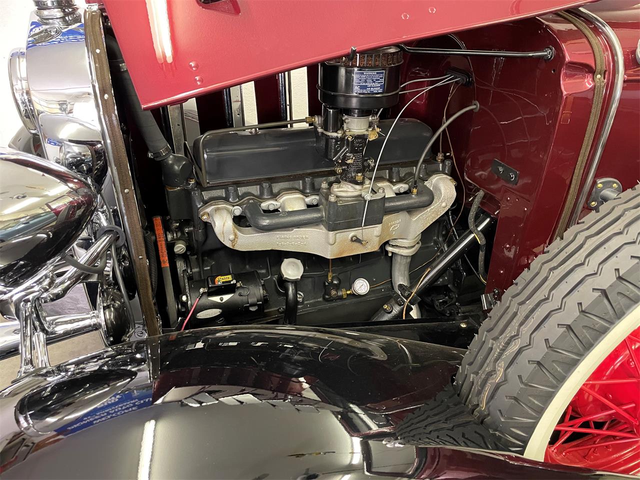 Chevrolet-Confederate-1932-Maroon-and-Black-Gray-10