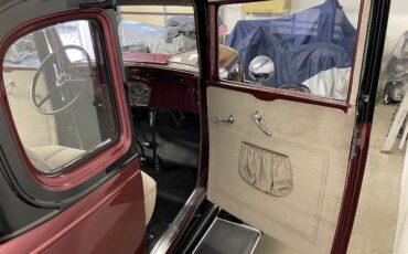 Chevrolet-Confederate-1932-Maroon-and-Black-Gray-2