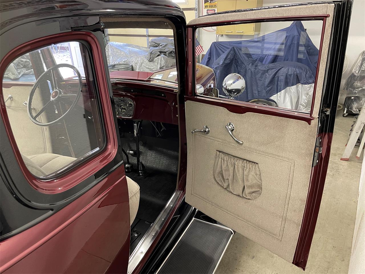 Chevrolet-Confederate-1932-Maroon-and-Black-Gray-2
