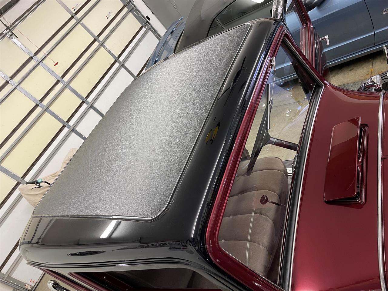 Chevrolet-Confederate-1932-Maroon-and-Black-Gray-3