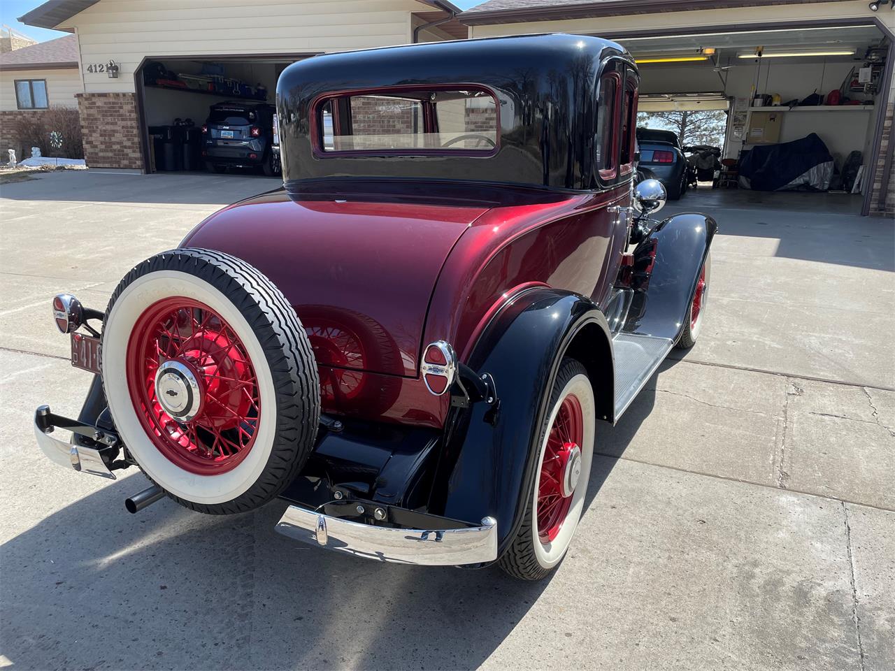 Chevrolet-Confederate-1932-Maroon-and-Black-Gray-5