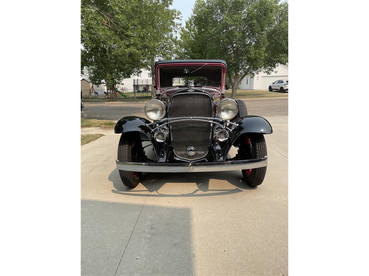 Chevrolet-Confederate-1932-Maroon-and-Black-Gray-7