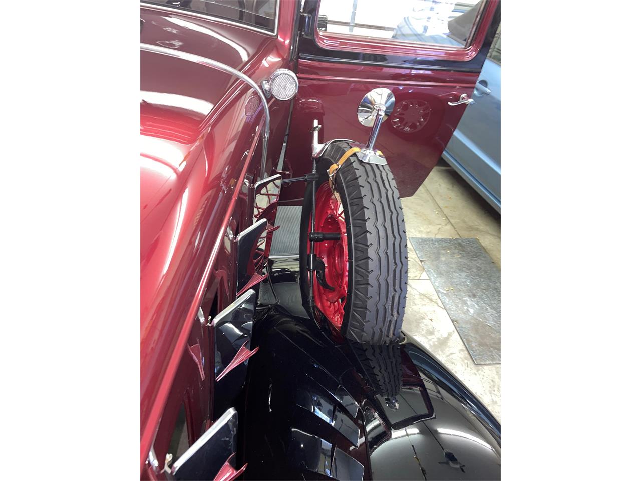 Chevrolet-Confederate-1932-Maroon-and-Black-Gray-9