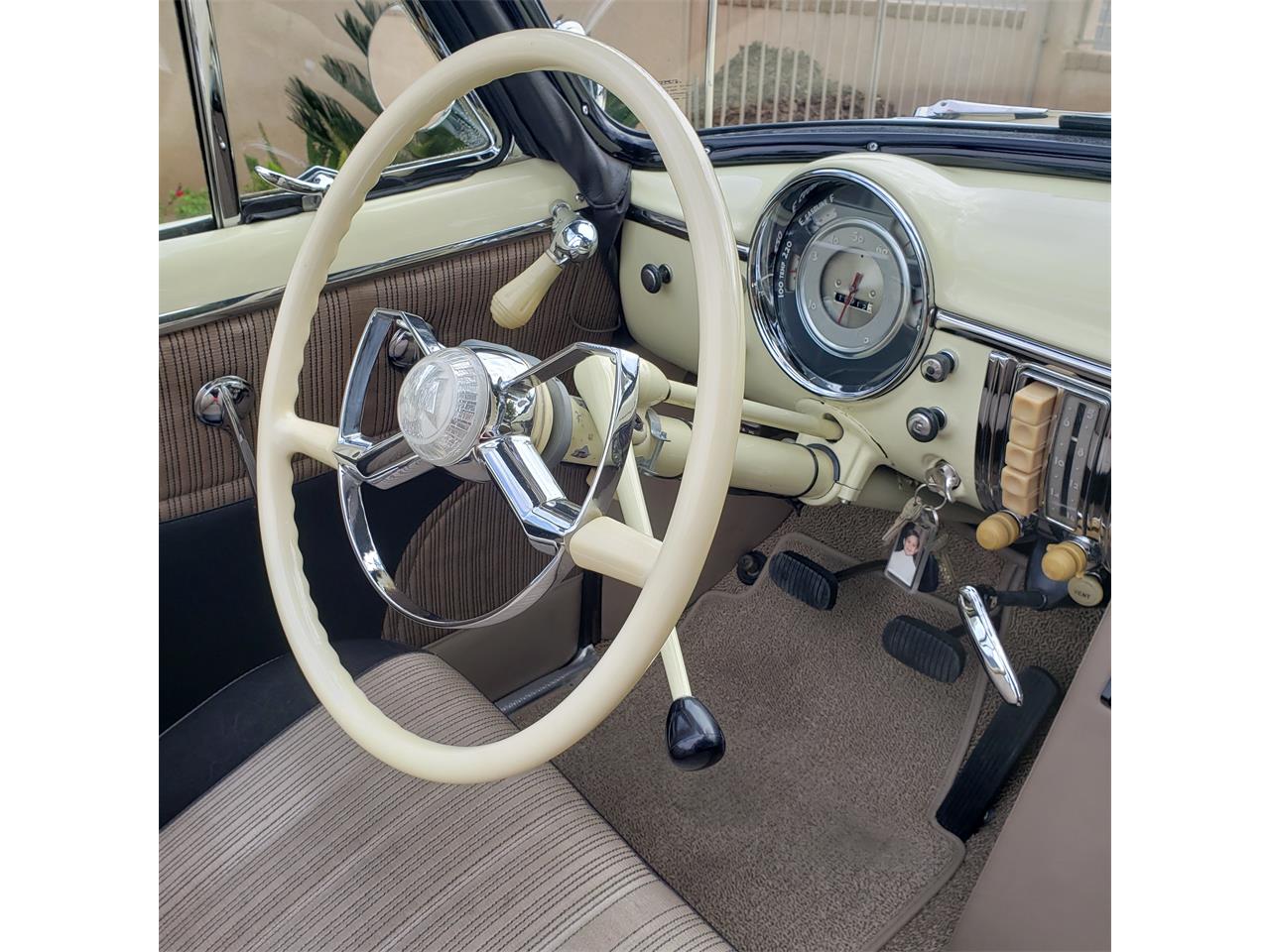 Chevrolet-Convertible-1950-Cream-Yellow-Tan-Gold-30