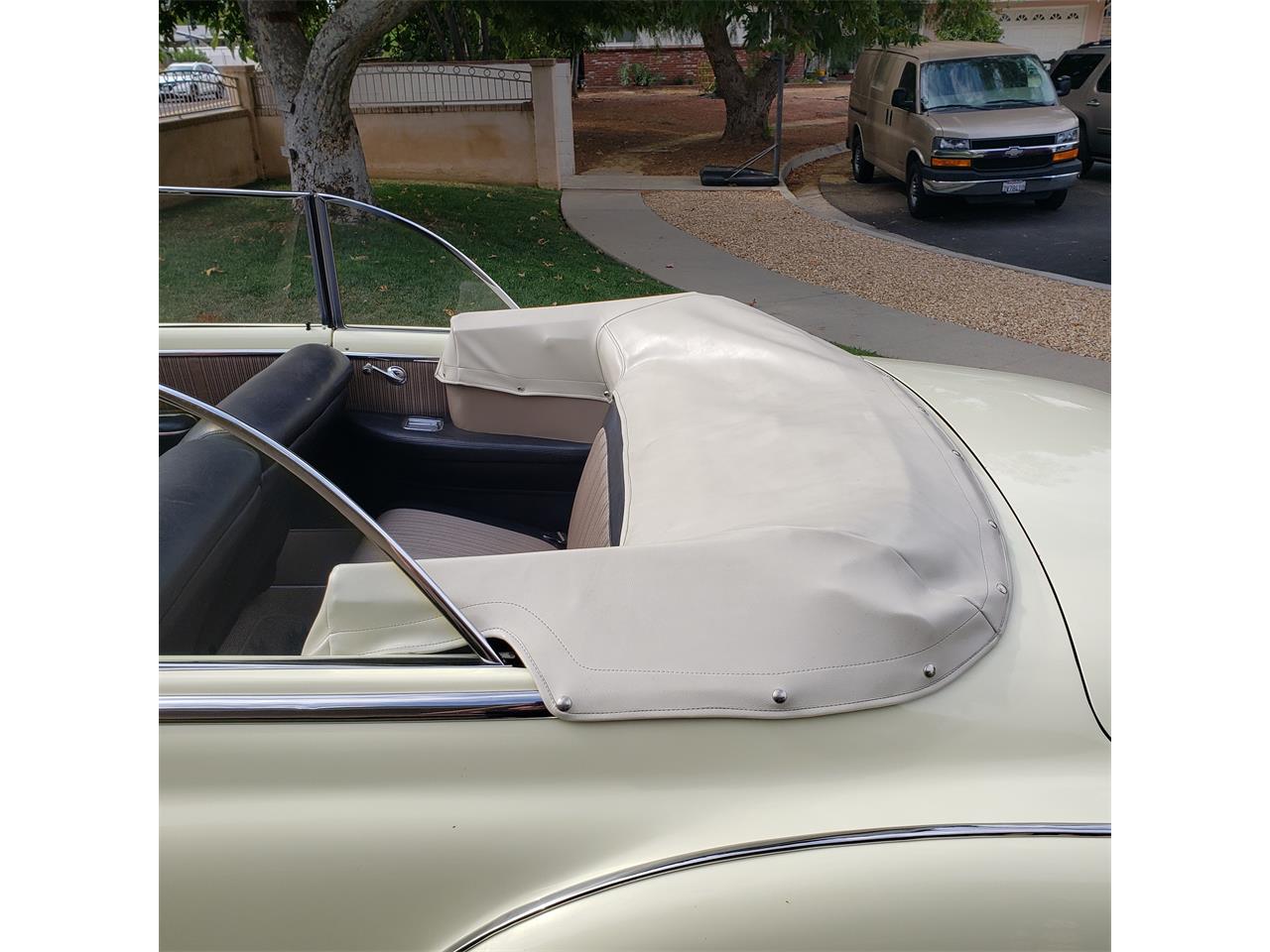 Chevrolet-Convertible-1950-Cream-Yellow-Tan-Gold-32