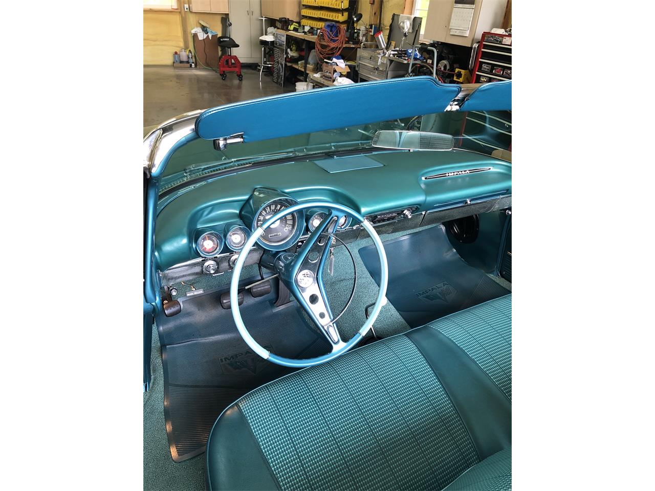 Chevrolet-Convertible-1960-Tasco-turquoise-Turquoise-2