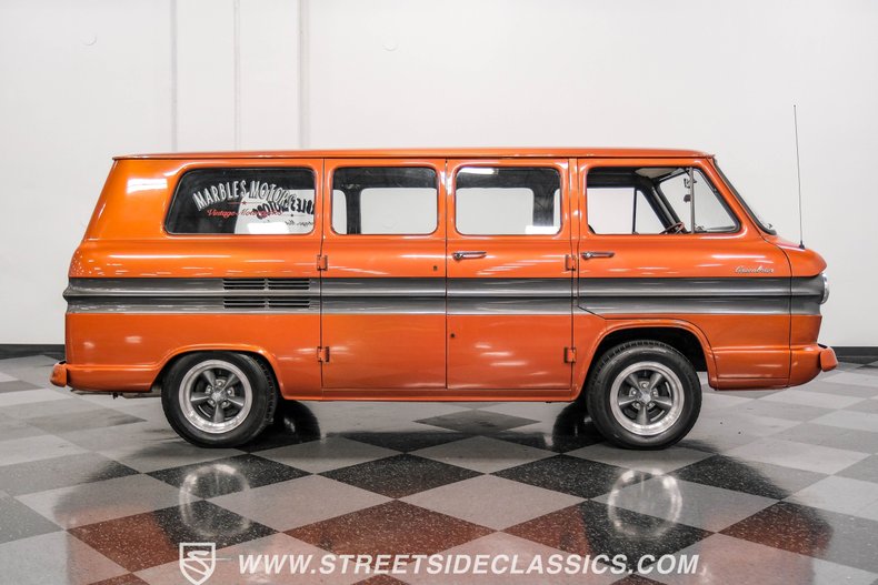 Chevrolet-Corvair-1962-Mango-Tango-Black-Houndstooth-21
