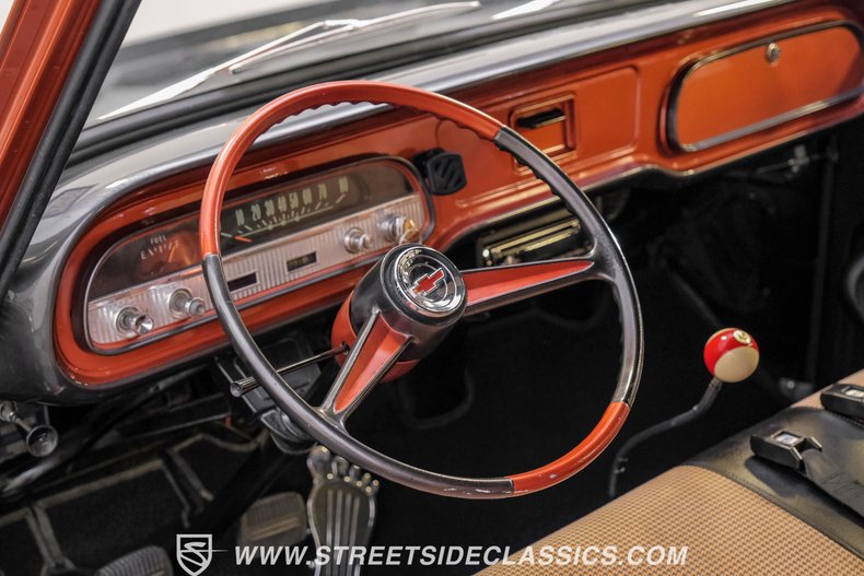 Chevrolet-Corvair-1962-Mango-Tango-Black-Houndstooth-28