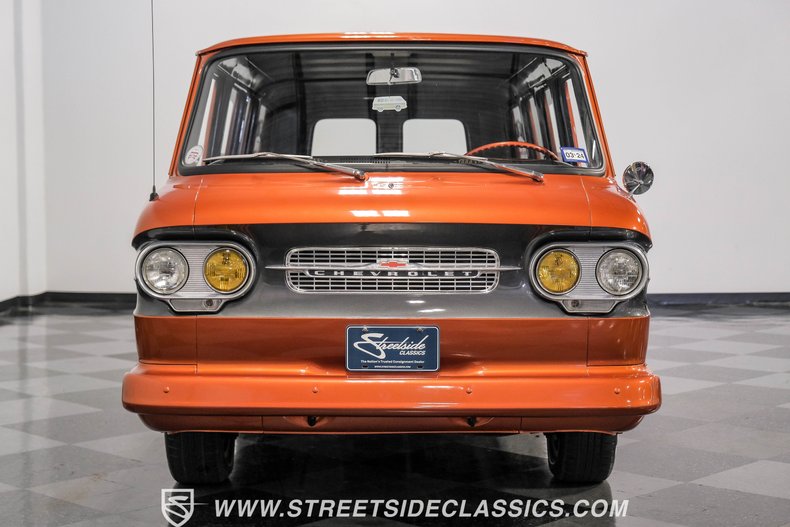Chevrolet-Corvair-1962-Mango-Tango-Black-Houndstooth-31