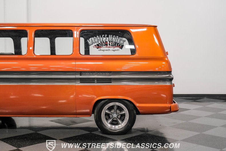Chevrolet-Corvair-1962-Mango-Tango-Black-Houndstooth-6