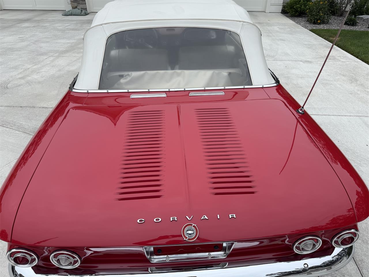 Chevrolet-Corvair-1962-Red-White-17