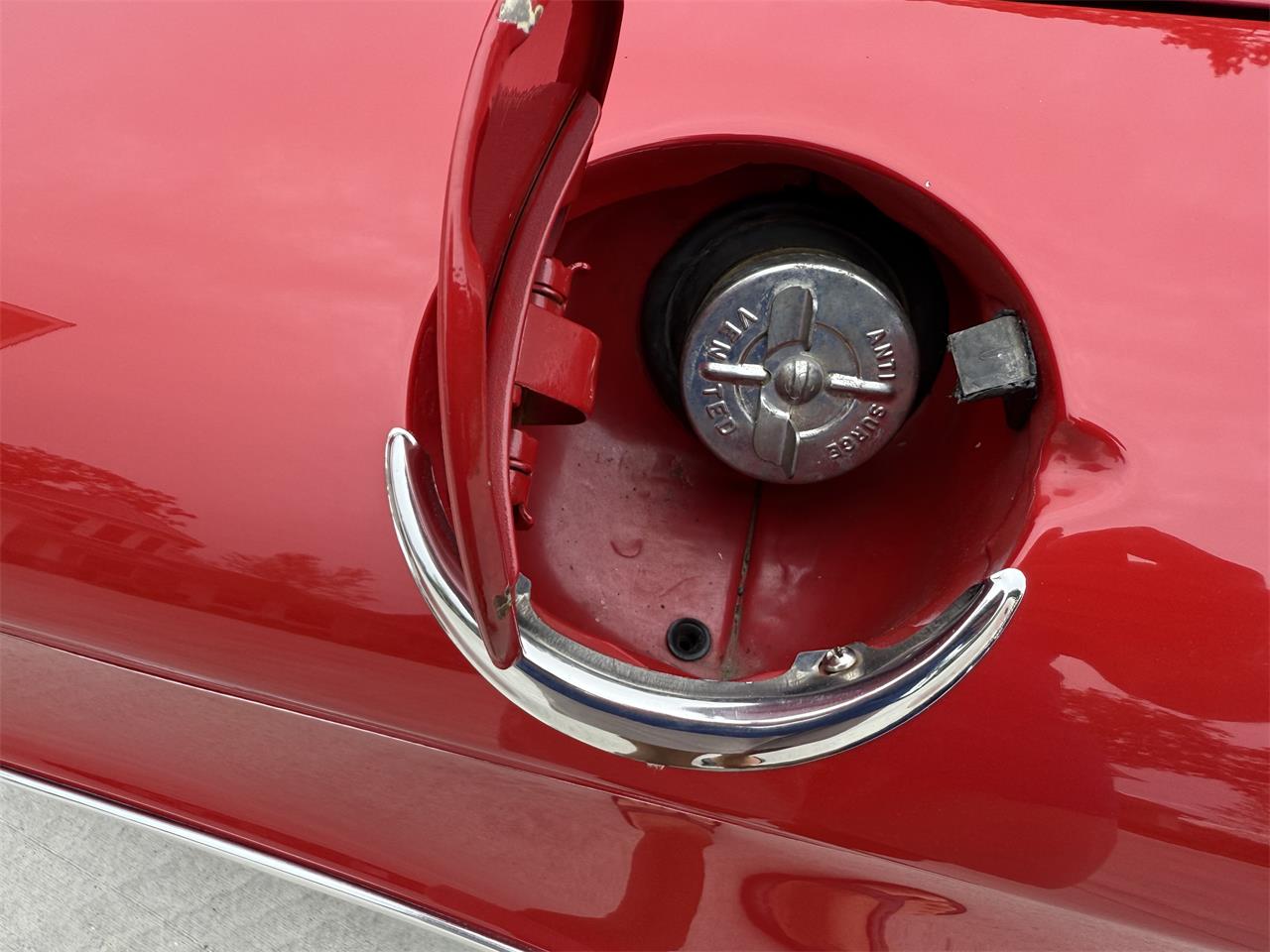 Chevrolet-Corvair-1962-Red-White-28