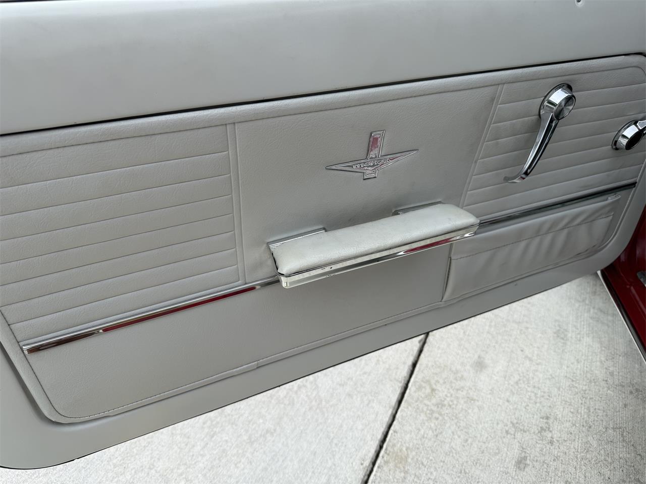 Chevrolet-Corvair-1962-Red-White-30