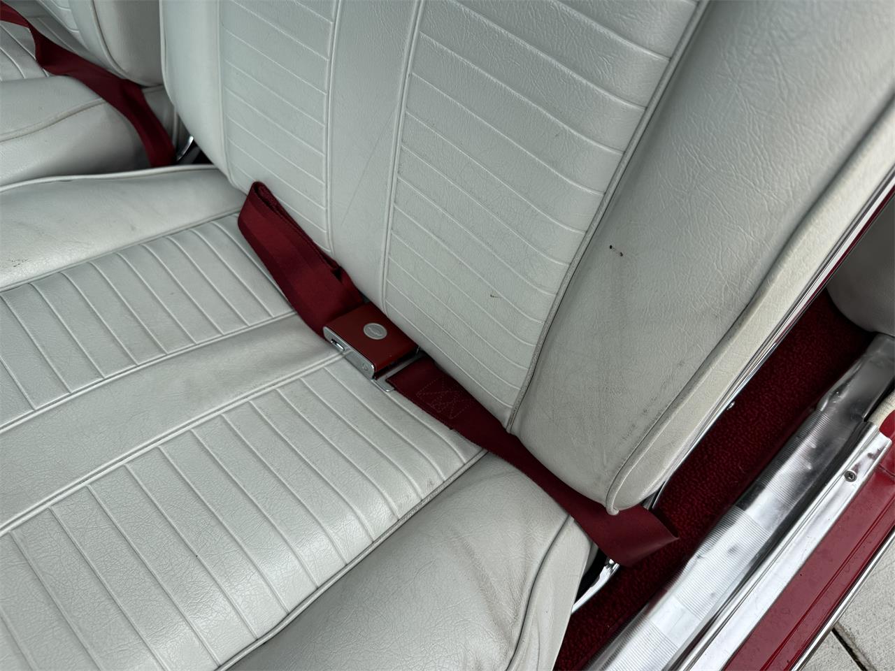 Chevrolet-Corvair-1962-Red-White-33