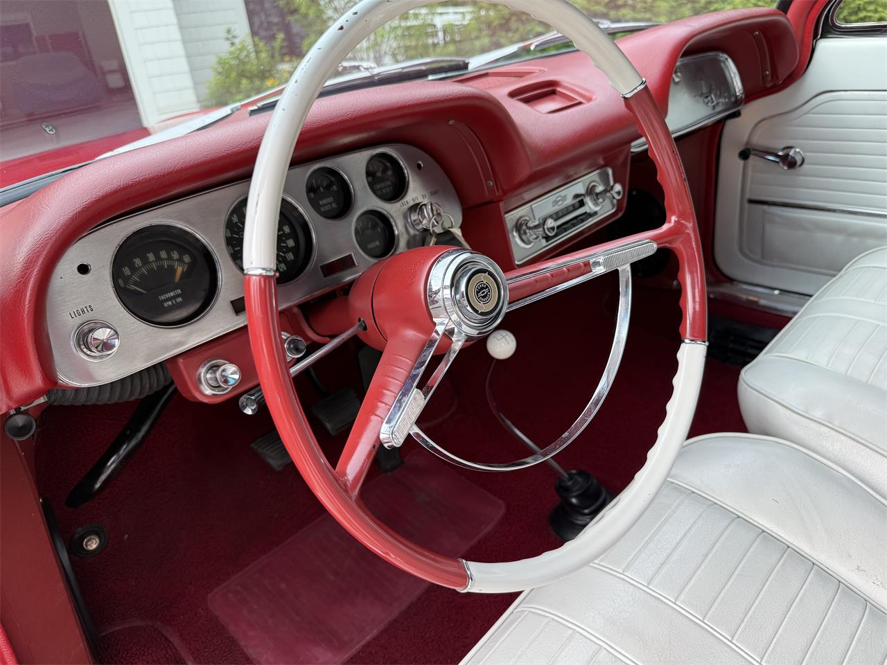 Chevrolet-Corvair-1962-Red-White-34