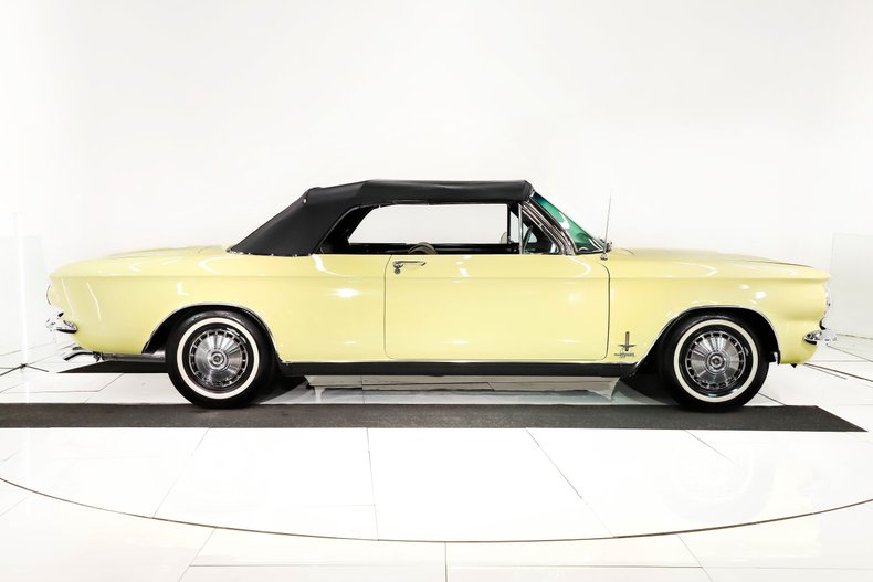 Chevrolet-Corvair-1964-Goldwood-Yellow-Black-10