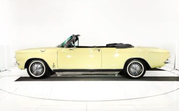 Chevrolet-Corvair-1964-Goldwood-Yellow-Black-13