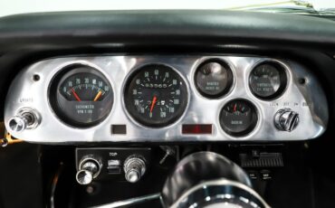 Chevrolet-Corvair-1964-Goldwood-Yellow-Black-17