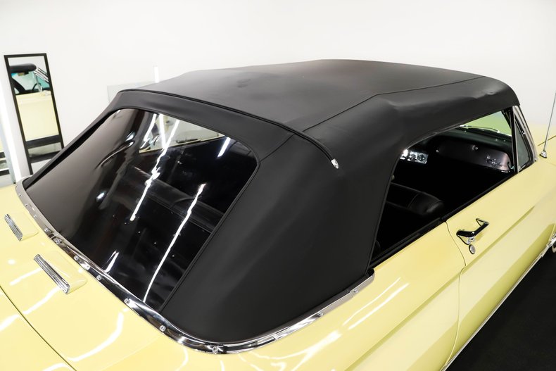Chevrolet-Corvair-1964-Goldwood-Yellow-Black-18