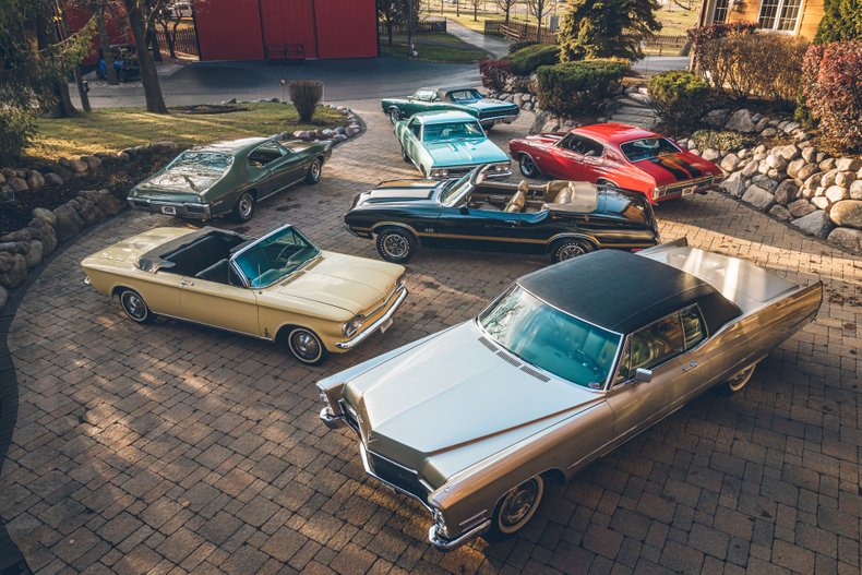 Chevrolet-Corvair-1964-Goldwood-Yellow-Black-2