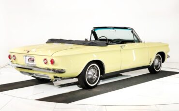 Chevrolet-Corvair-1964-Goldwood-Yellow-Black-20