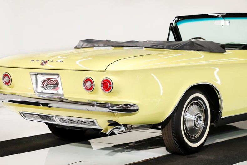 Chevrolet-Corvair-1964-Goldwood-Yellow-Black-22