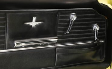 Chevrolet-Corvair-1964-Goldwood-Yellow-Black-27