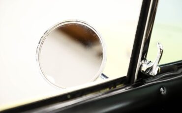 Chevrolet-Corvair-1964-Goldwood-Yellow-Black-28