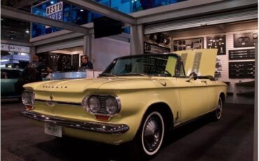 Chevrolet-Corvair-1964-Goldwood-Yellow-Black-3