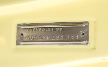 Chevrolet-Corvair-1964-Goldwood-Yellow-Black-32