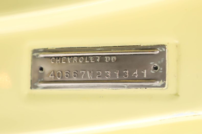 Chevrolet-Corvair-1964-Goldwood-Yellow-Black-32